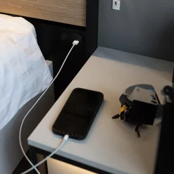 Garnero Arredamenti Letto oversize contenitore 180x200cm con LED e presa USB-C grigio nero rovere Luna Outlet