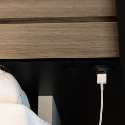 Garnero Arredamenti Letto oversize contenitore 180x200cm con LED e presa USB-C grigio nero rovere Luna Outlet